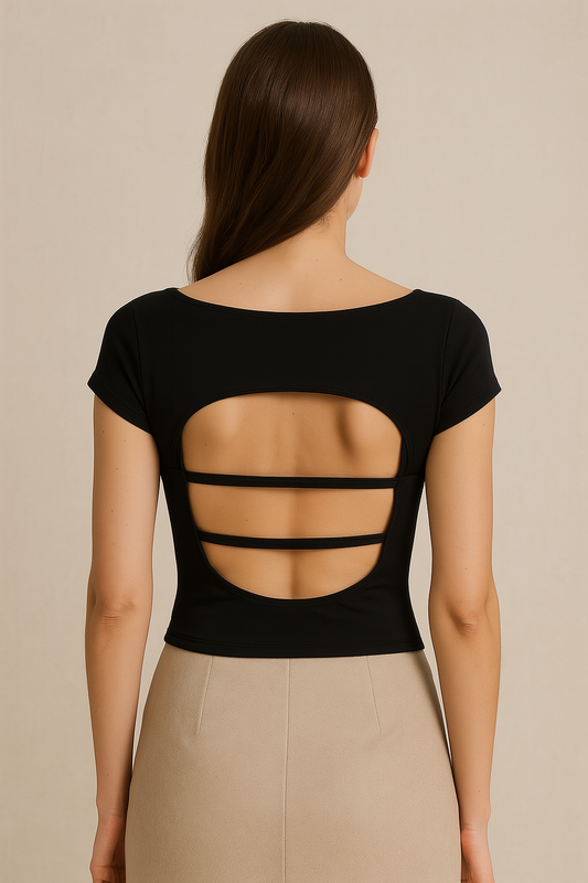 Harriet – Slimmad Kort Topp med Bar Rygg