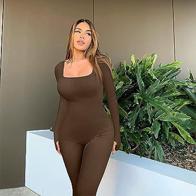 Joanne – Modischer Fitness-Jumpsuit mit langen Ärmeln und quadratischem Kragen