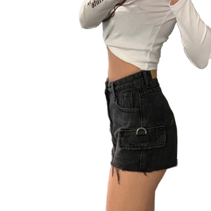 Christine – Hochgeschnittene Jeans Shorts mit Kette und weitem Bein