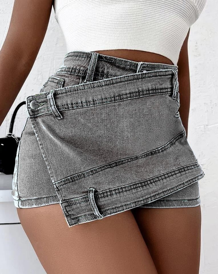 Sue – Y2K Street Vintage Denim Shorts mit asymmetrischem Saum