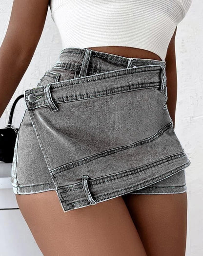 Sue – Y2K Street Vintage Denim Shorts mit asymmetrischem Saum