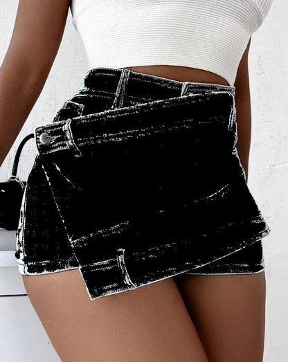 Sue – Y2K Street Vintage Denim Shorts mit asymmetrischem Saum